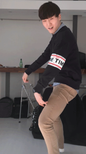 versus-dancers.gif